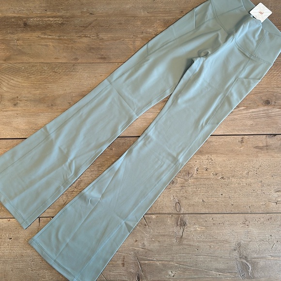 NWT- Fabletics Oasis Pureluxe HW Pocketed Kick Flare -SAGE GREY (32”) REG INSEAM - Picture 8 of 12
